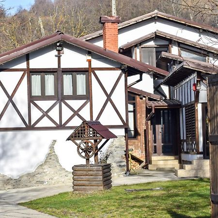 クンプルング Cazarma Cavalerilor Bed & Breakfast エクステリア 写真