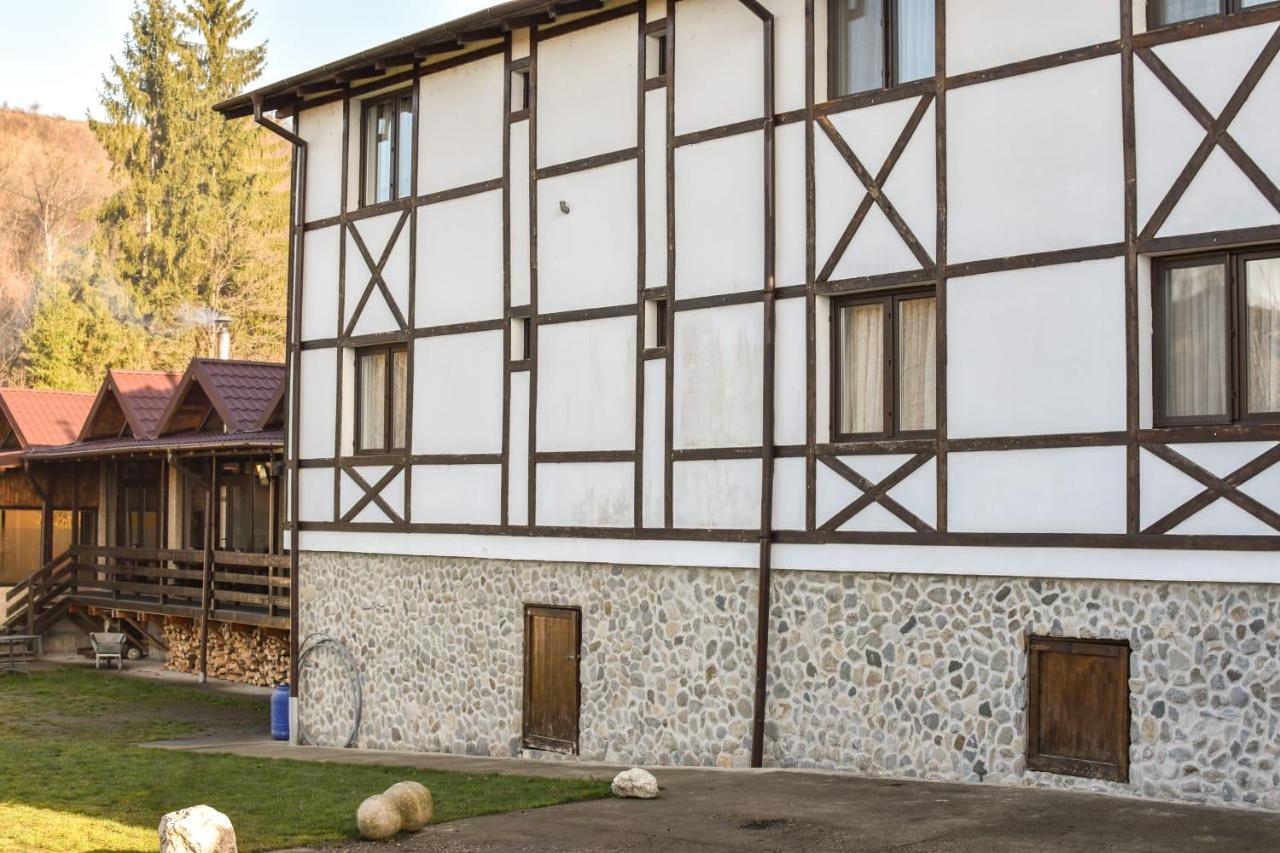 クンプルング Cazarma Cavalerilor Bed & Breakfast エクステリア 写真